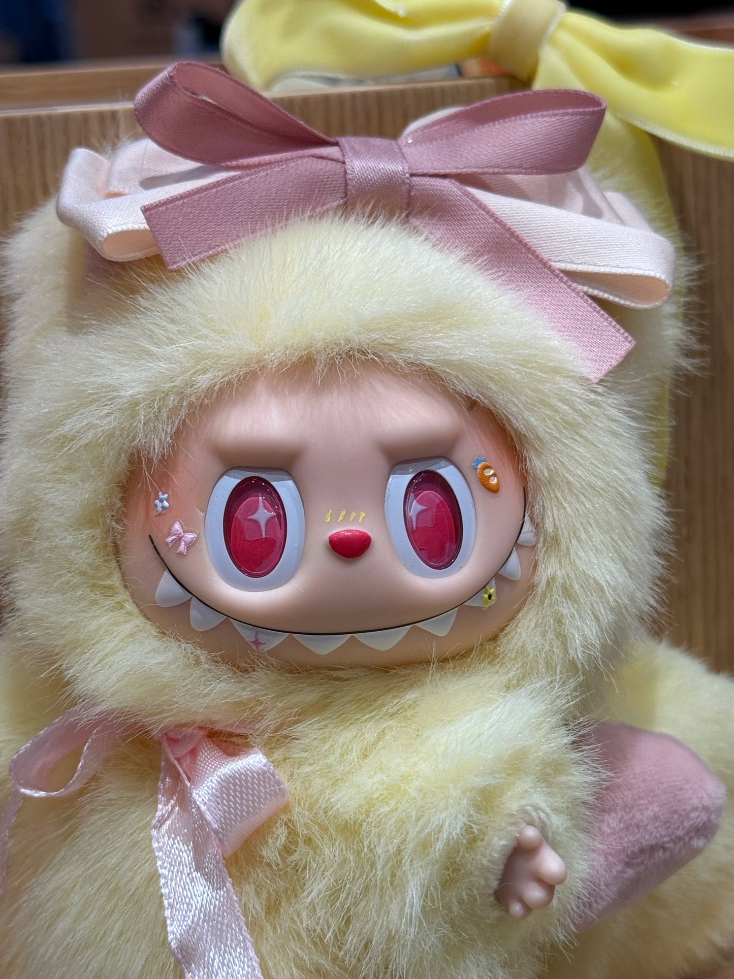 Egg milk meow big tail Labubu genuine first-generation macaron change baby, you can shoot directly